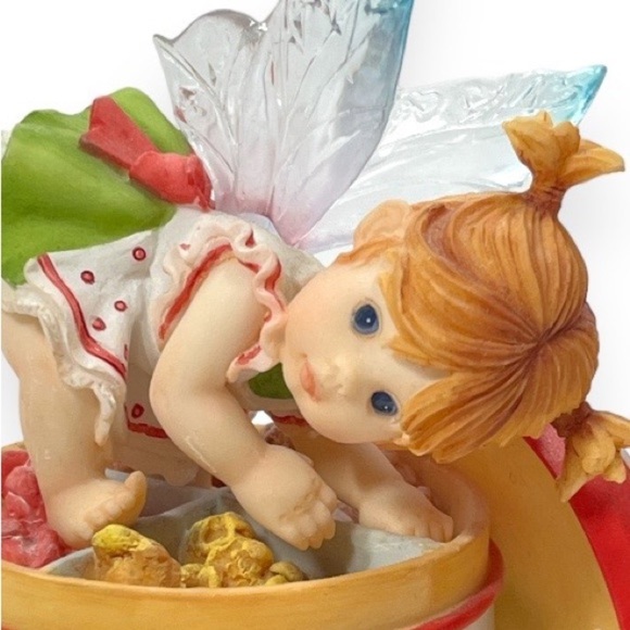 Enesco My Little Kitchen Fairies  GG Santiago Popcorn Tin Fairie 2007 Holly - Picture 2 of 7